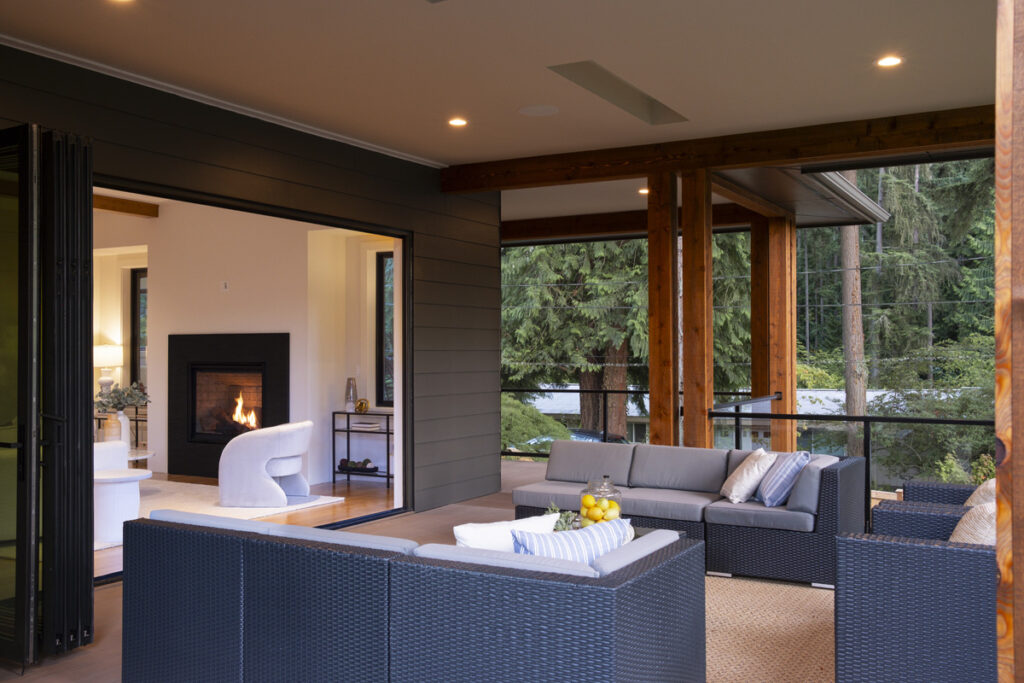 Bellevue urban retreat: deck of the living room